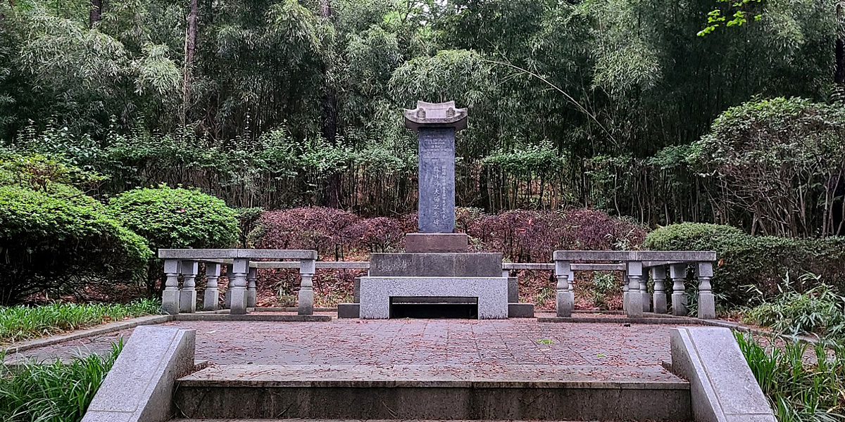 나야대령 기념비